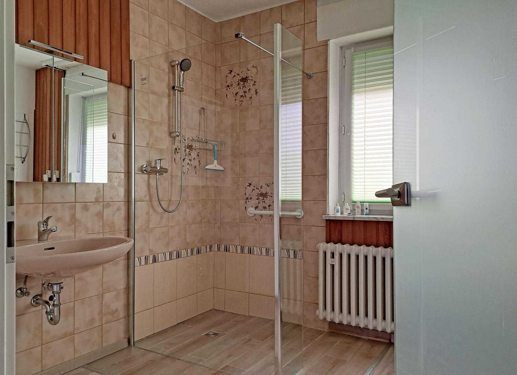 Margaretes Gaestehaus Am Rheinsteig Wanderer Radfahrer Familien Business-Reisende Wlan Gratis Rheinbrohl Exterior photo